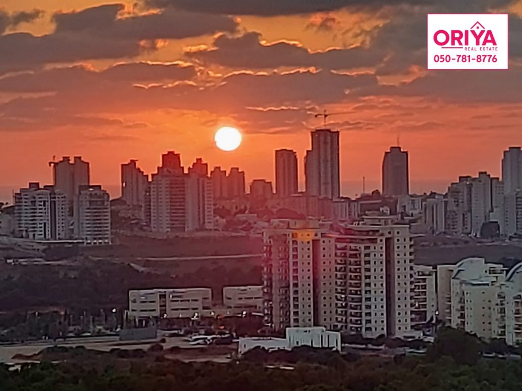 למכירה דירת מיני פנטהאוז רח' אלונים 26, קריית השרון, נתניה