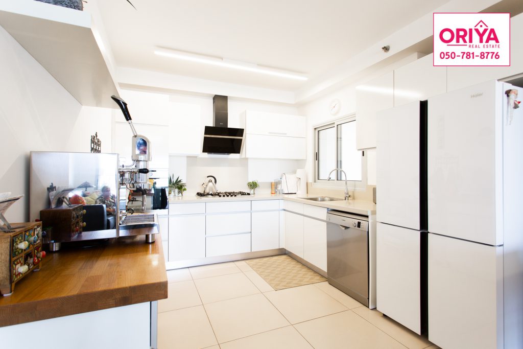 למכירה דירת מיני פנטהאוז רח' אלונים 26, קריית השרון, נתניה