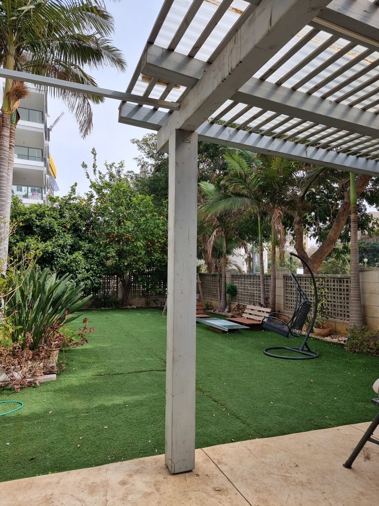 דירת גן לופט למכירה באגמים נתניה